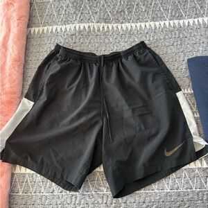 Nike Men's Black and Gray Athletic Shorts large